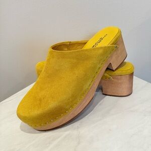 🔥NWOT Charlotte Stone Yellow Suede Clogs Wood Platform Sz 9🔥